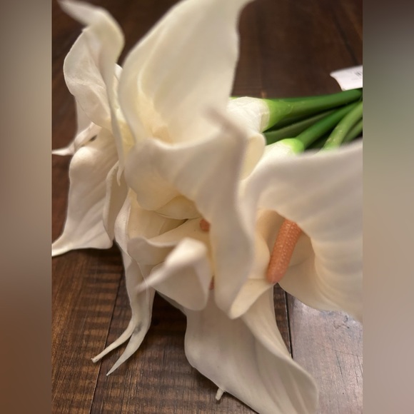 Bunch of white Lillies - Picture 1 of 6